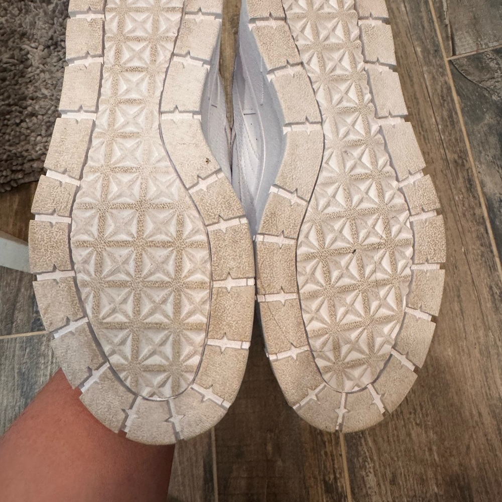 Puma Women's White Sneakers - Picture 3 of 4